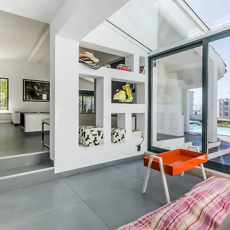 Villa Hills De Luxe With 4 Bedr 3 Baths Heated Pool With View *