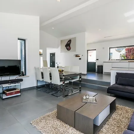 Hills De Luxe With 4 Bedr 3 Baths Heated Pool With View Villa